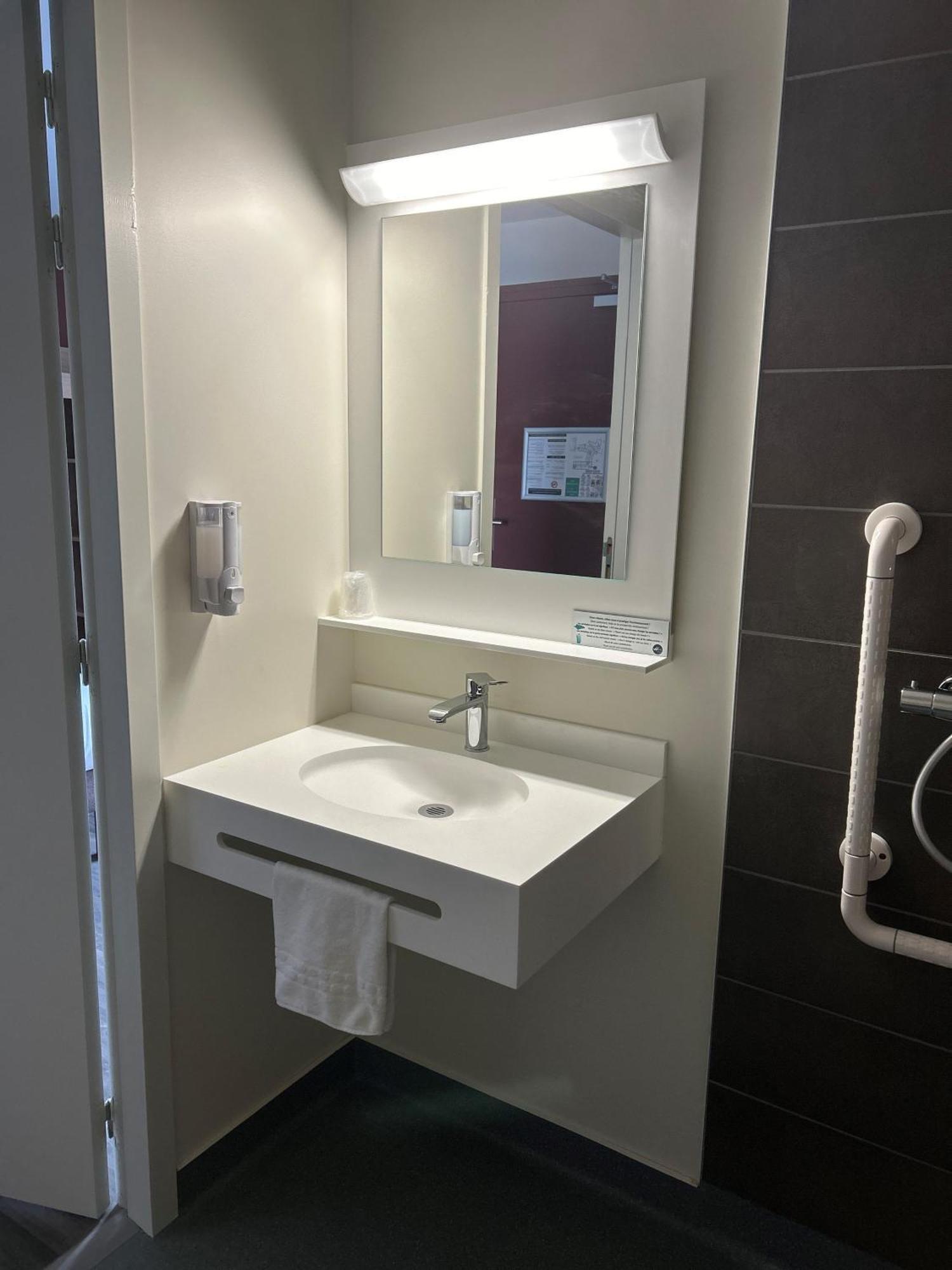 Hotel Wood Inn Bordeaux Aéroport Mérignac Esterno foto